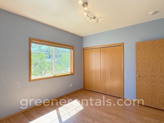 Building Photo - Spacious & Bright 3BD/3BA Home for Rent in...