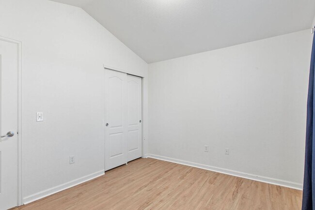 Building Photo - Students Welcome! Bright and Spacious 2-Bedroom, 2-Bath Condo in South Loveland
