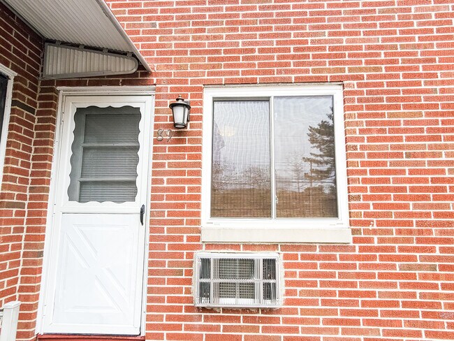 Building Photo - 89 Wilson Dr