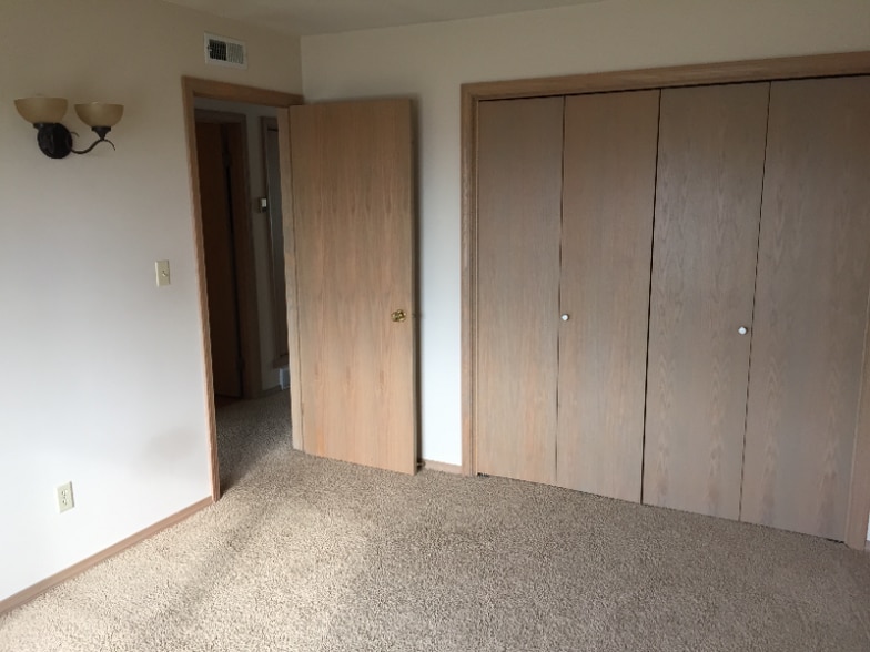 Building Photo - 1604 Sand Ct