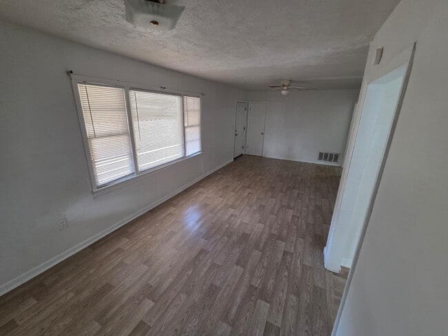 Building Photo - 5136 Lurline Dr