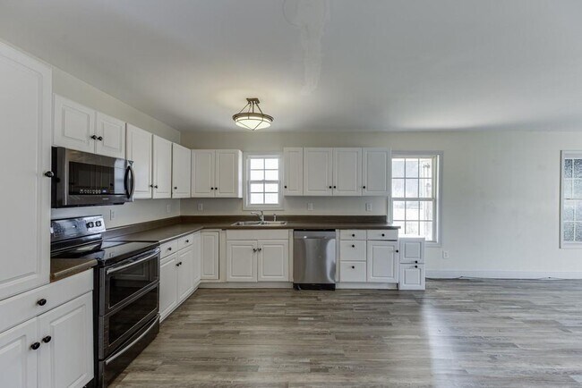 Building Photo - 1051 Gage Dr