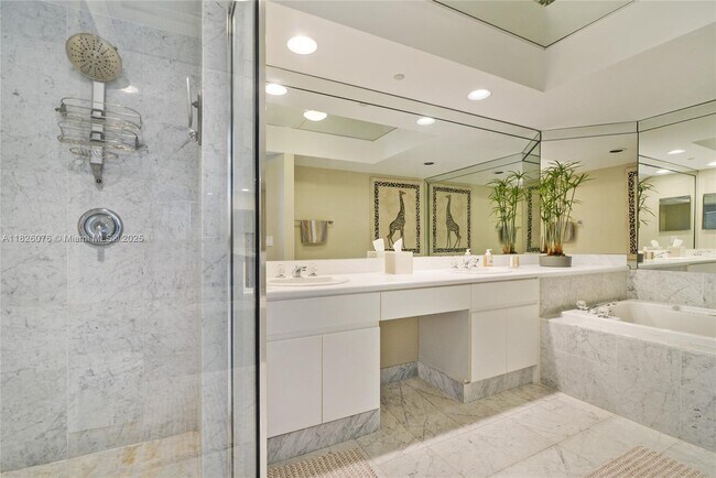Building Photo - 16400 Collins Ave