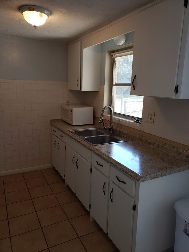 Building Photo - 2/1.5 in Beverly Hills!!!