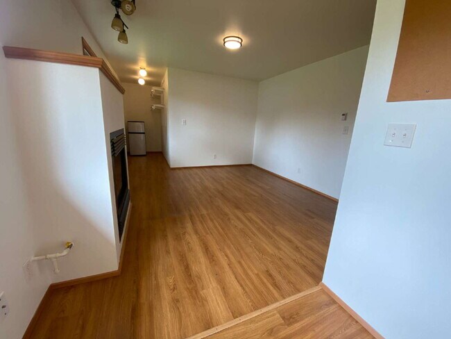 Building Photo - Conveniently Located 3-Bedroom Home with S...