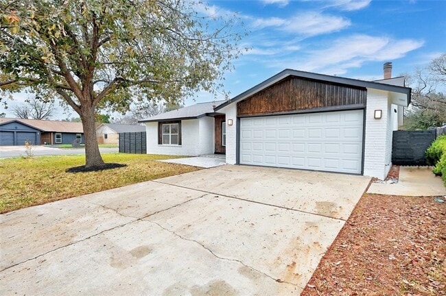 Building Photo - 6906 Lunar Dr