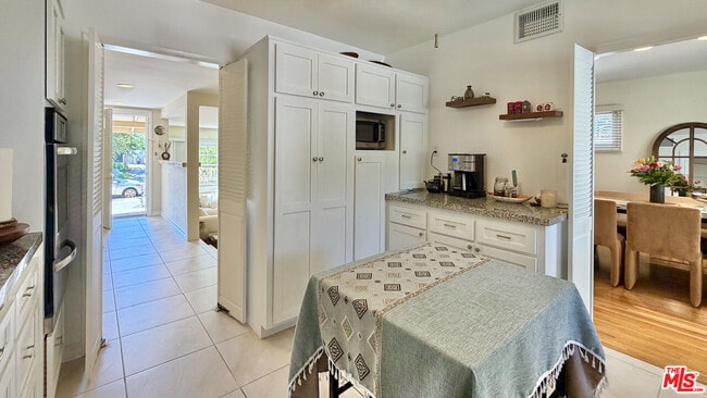 Building Photo - 6127 Lockhurst Dr