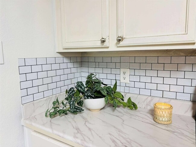 Building Photo - 16133 Windsong Ct