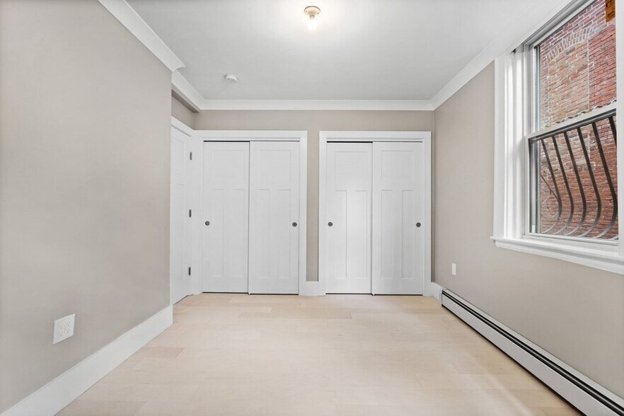 Building Photo - 21 Parker St