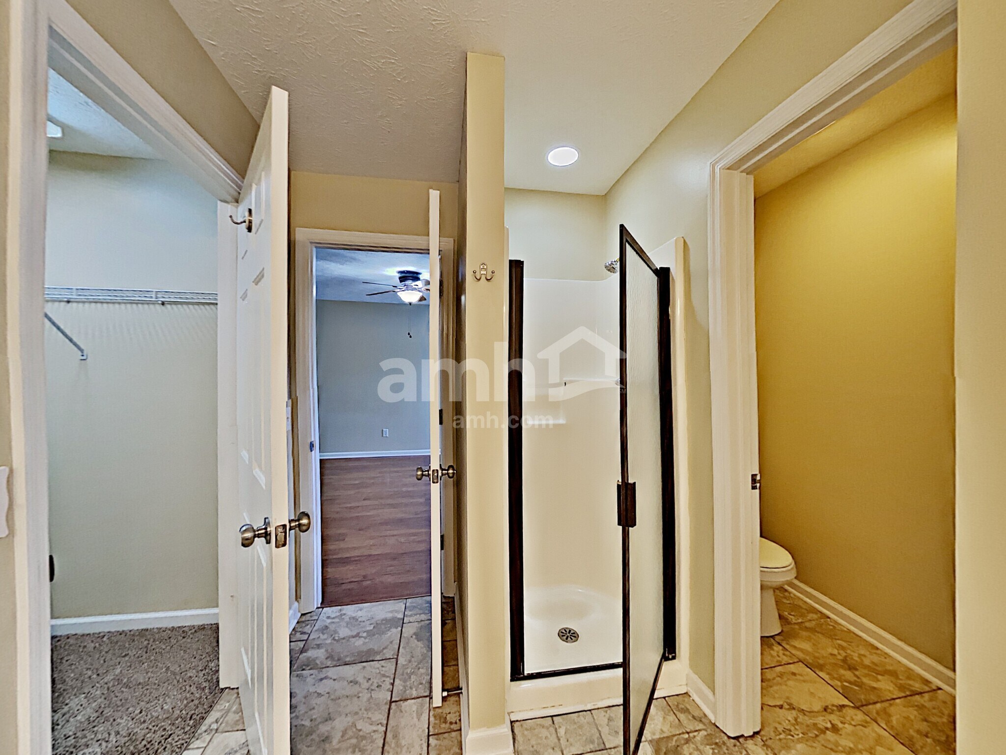 Building Photo - 201 Fox Hunt Ln