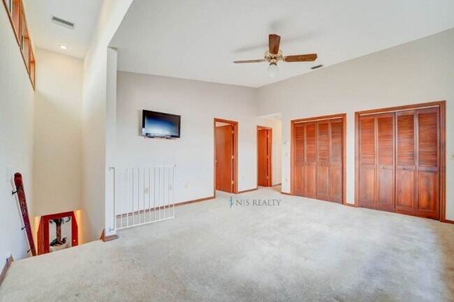 Building Photo - 5060 Porpoise Pl