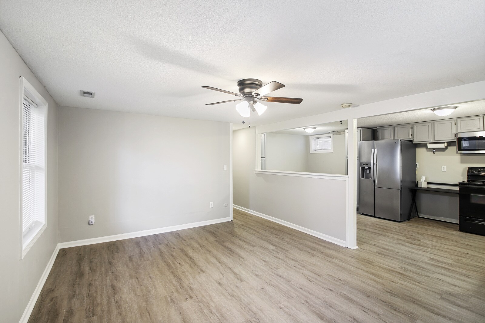 Livingroom - 1110 E Walnut St