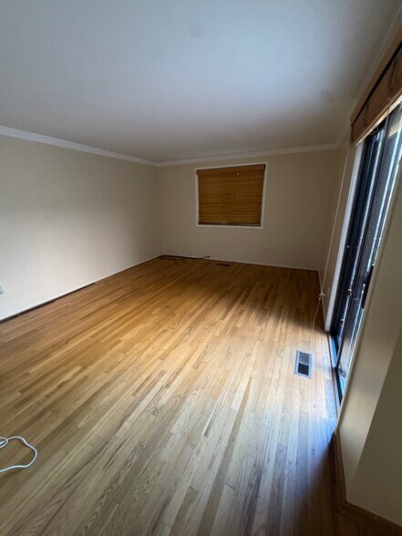 Living room - 19621 Sparr Spring Rd