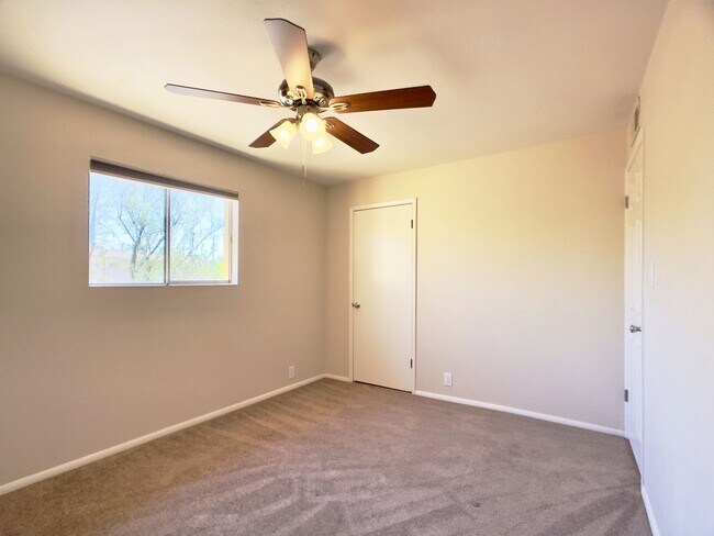 Building Photo - 1913 E El Parque Dr