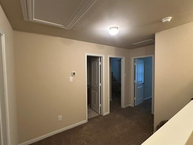 Building Photo - 16020 Fountainview Dr