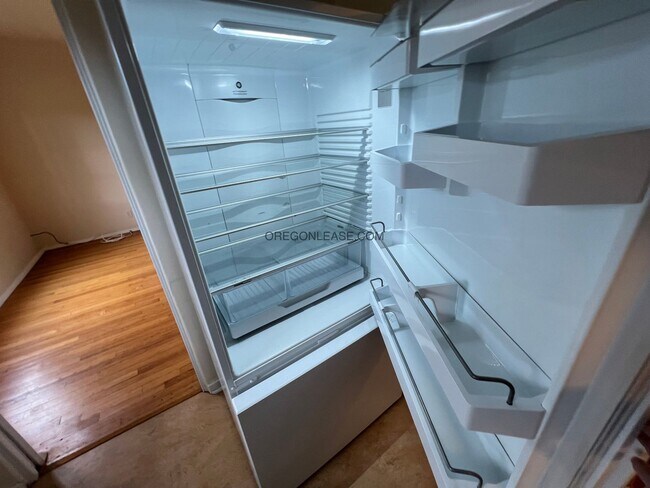 Building Photo - 2 Bedroom 2 bath downtown apartment availa...