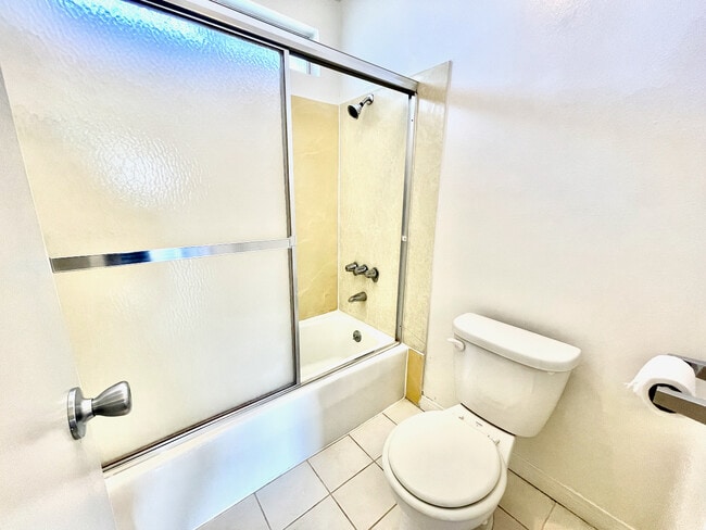 Building Photo - 2501 W Redondo Beach Blvd