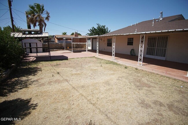 Building Photo - 4924 Winthrop Dr