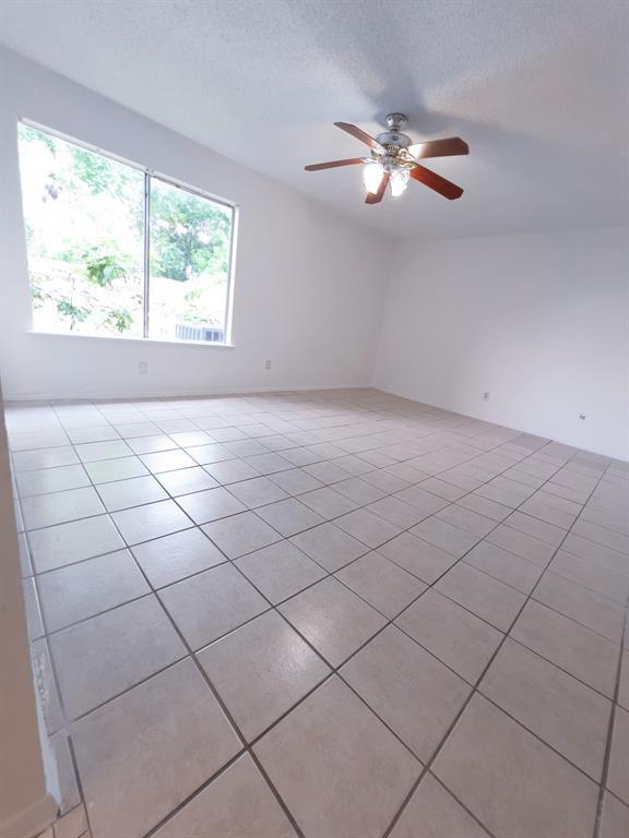 Building Photo - 2803 Meadowgrass Ln