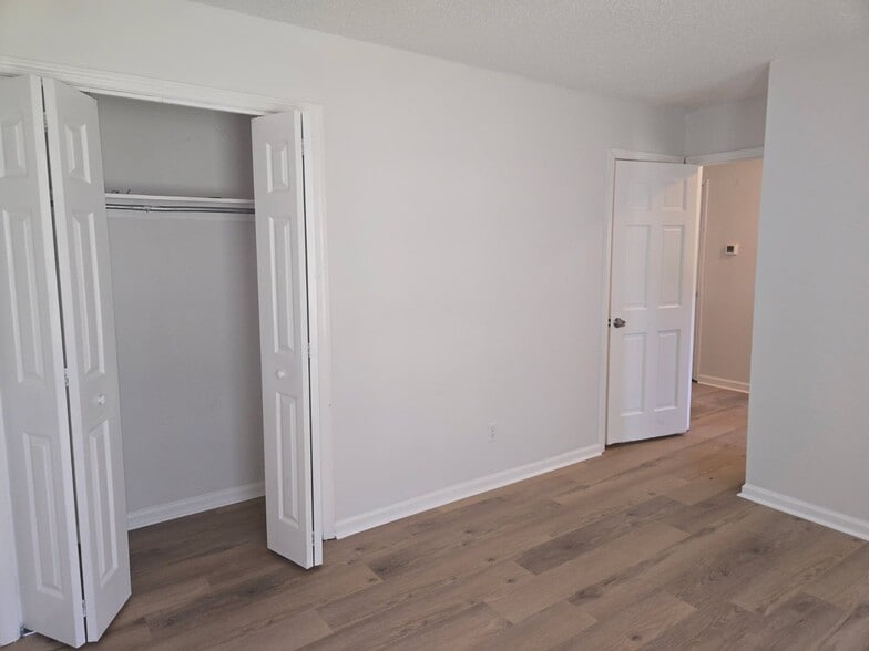 Building Photo - 436 N Royal Tower Dr