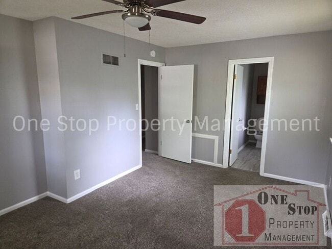 Building Photo - The Perfect 3 bedroom/2 bathroom home in Grandview, MO!