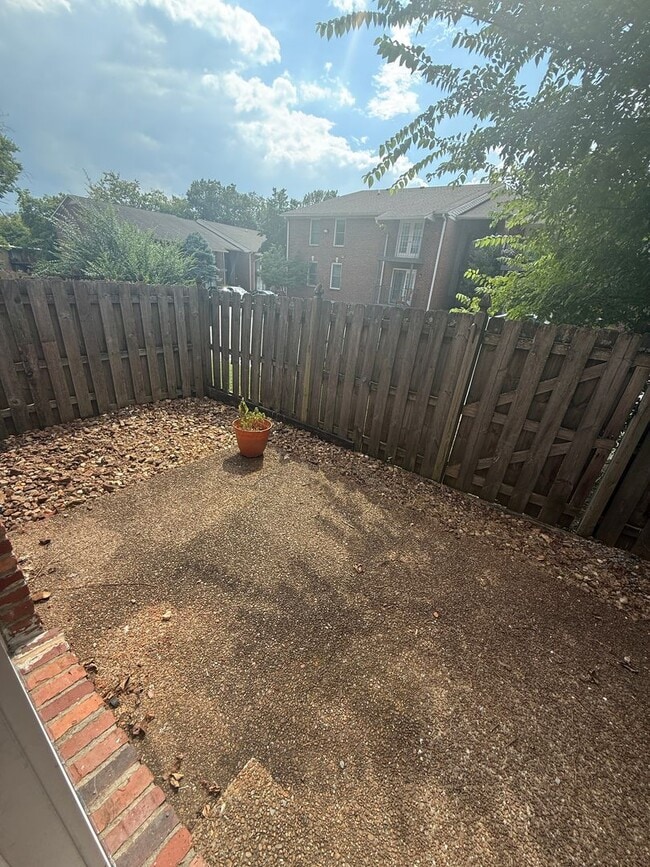 Building Photo - Green Hills living at its best. 2 BR 2.5 B...