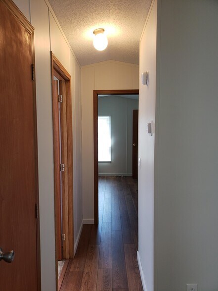 Building Photo - 205 Cross Dr