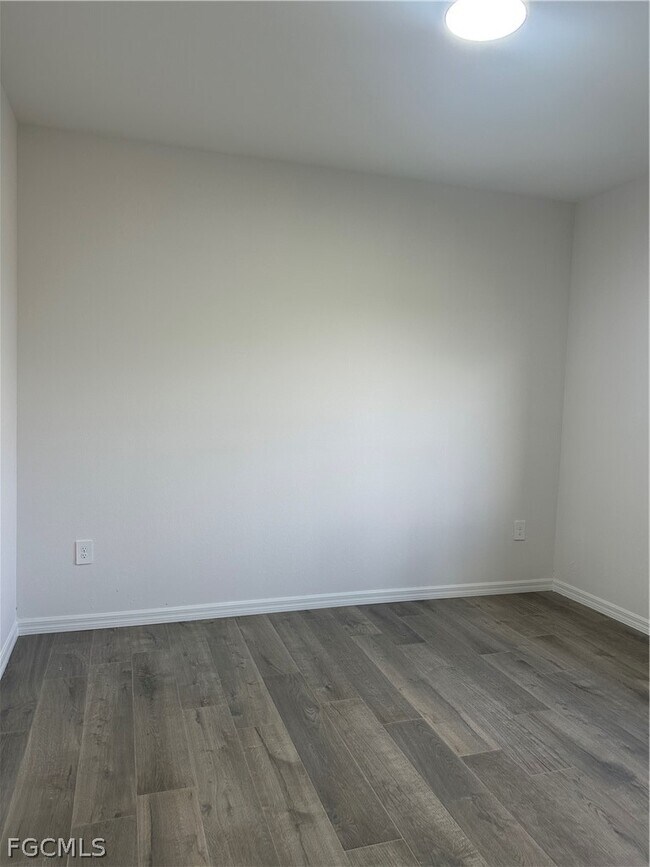 Building Photo - 2329 NW 27th Ave