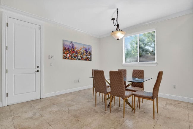 Building Photo - 1705 NE 11th St