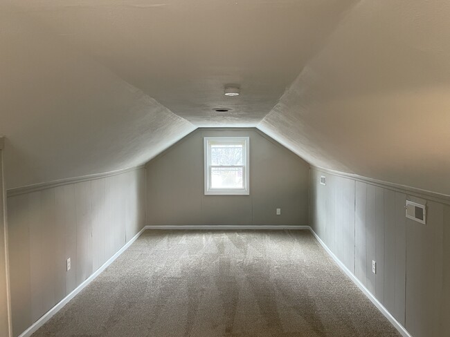 Building Photo - 1729 Windemere Dr