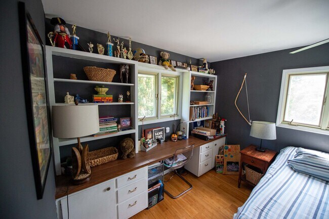 Building Photo - Short Term Rental Family Home