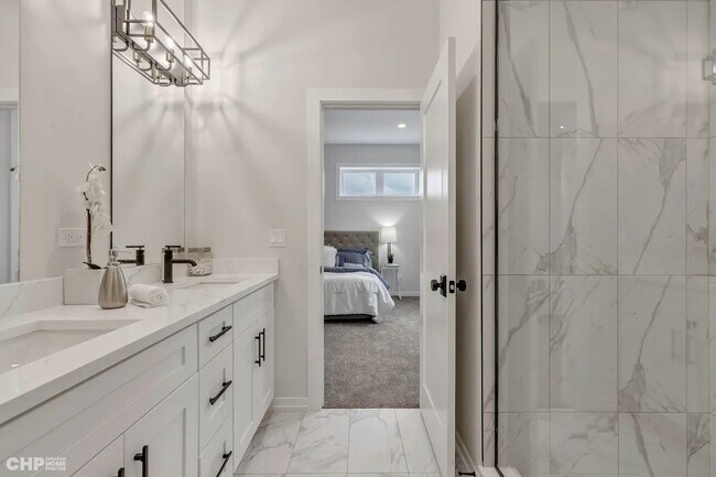 Building Photo - 5434 S Michigan Ave