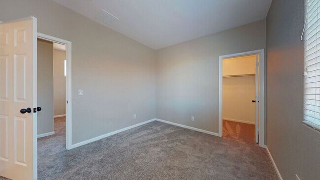 Building Photo - Very nice home in highly sought after location!
