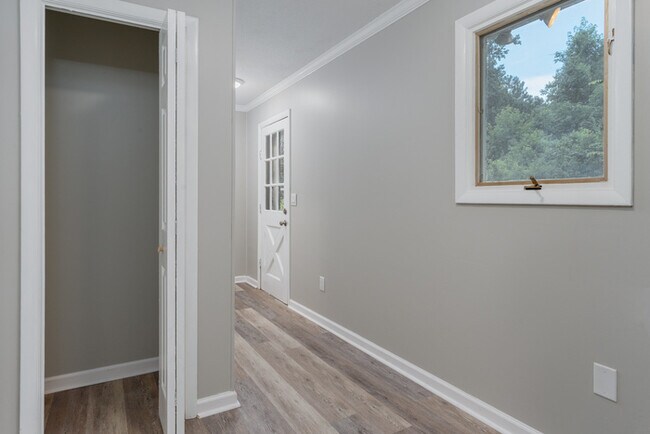Building Photo - 400 Derby Ln