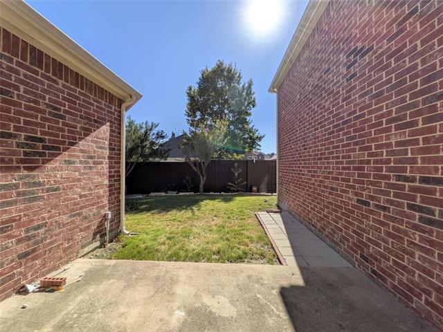 Building Photo - 1121 Waterford Way