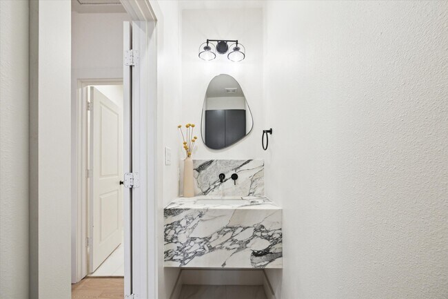 Building Photo - 10159 Brinwood Dr