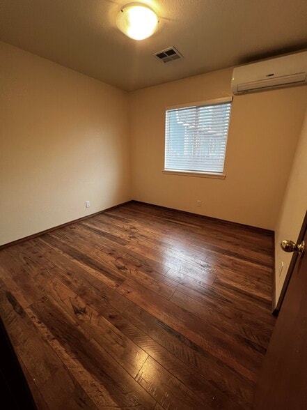 Bedroom 1 - 1232 W Harbeck Rd