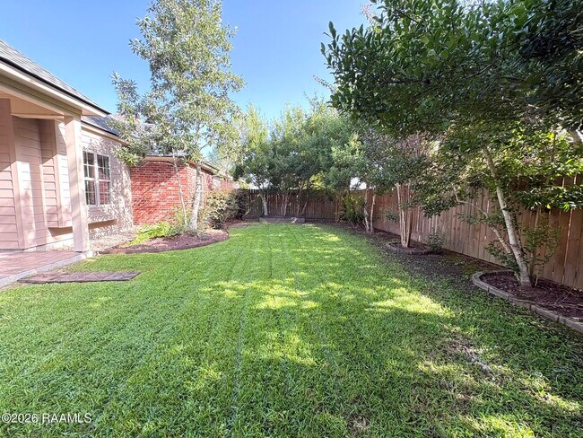 Building Photo - 120 Mirada Ln