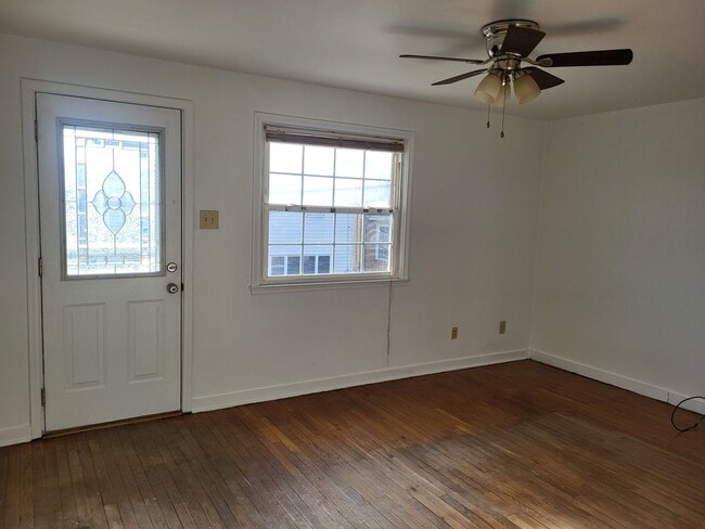 Building Photo - Two bedroom one bath in Dravosburg! Available now!