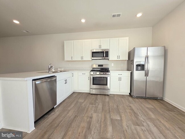 Building Photo - 426 Creekbed Cir