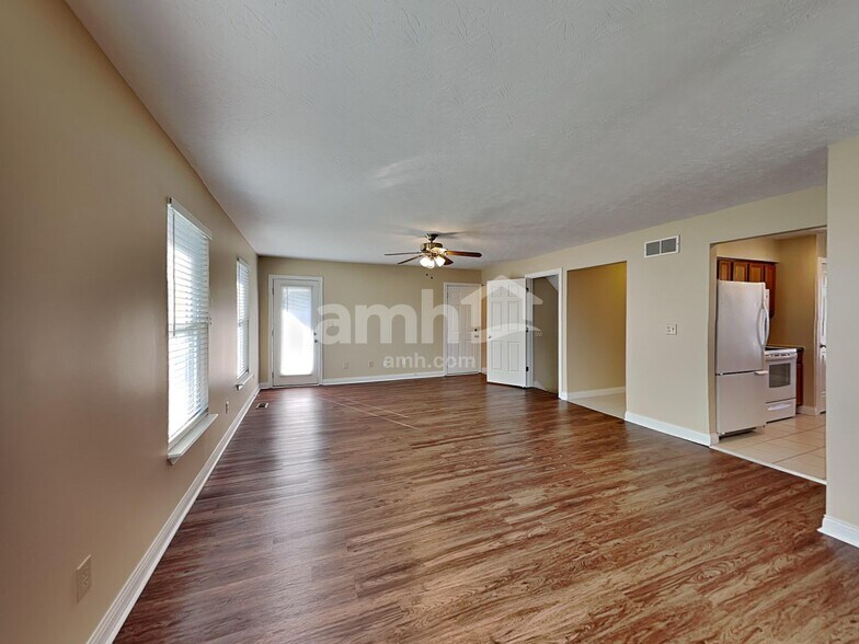 Building Photo - 1073 Ivoryhill Dr