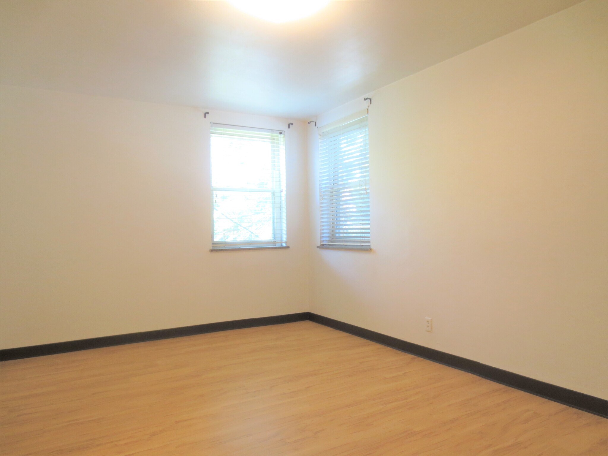 Building Photo - 5710 Phillips Ave