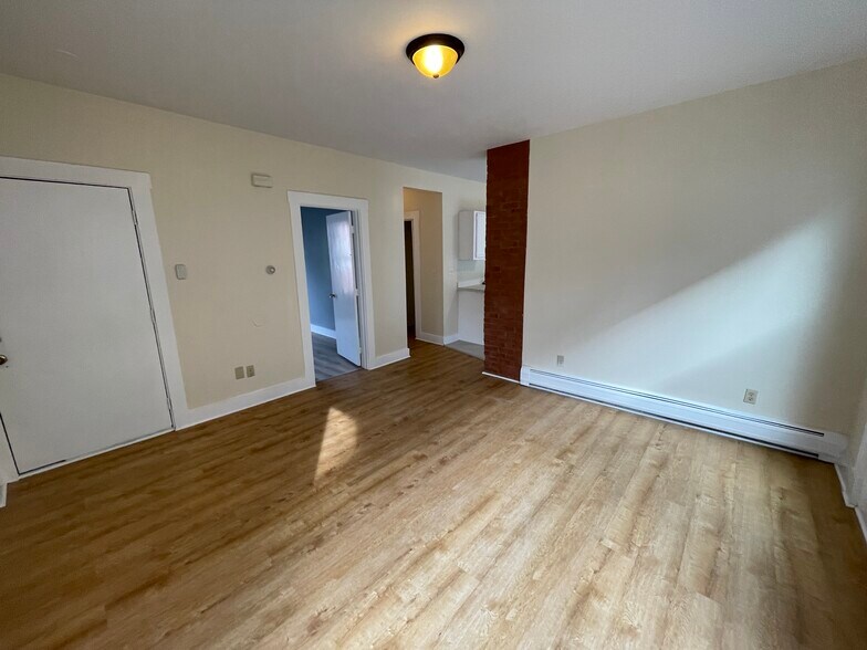 Building Photo - 327 Greenwich Ave