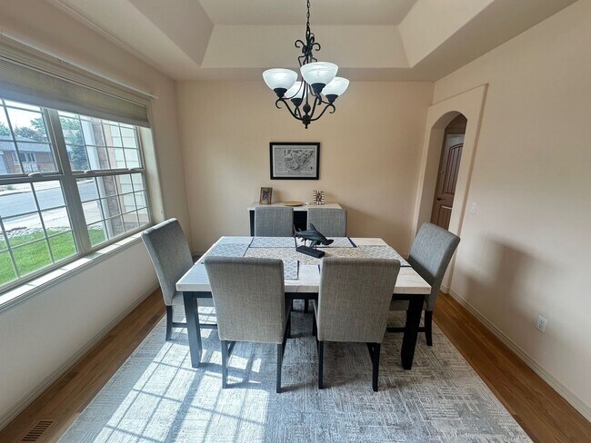 Building Photo - Amazing, Large & Beautiful Lakewood Home A...