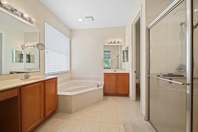 Building Photo - 1423 SE Legacy Cove Cir