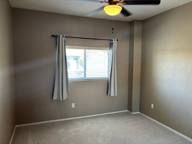 Building Photo - 7401 W Arrowhead Clubhouse Dr