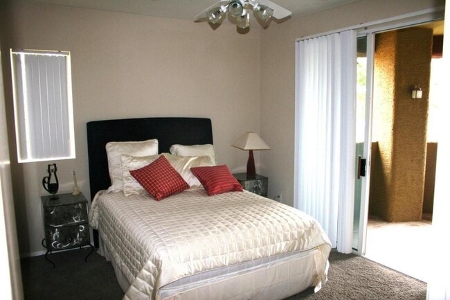 Building Photo - Premium Luxury 2 Bed 2 Bath Condo ++Pool/Spa ++Fitness