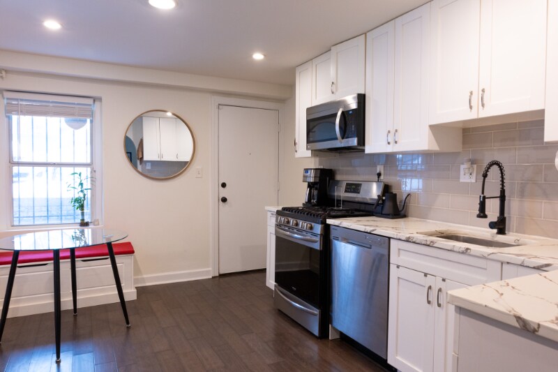 Building Photo - 1519 Park Rd NW