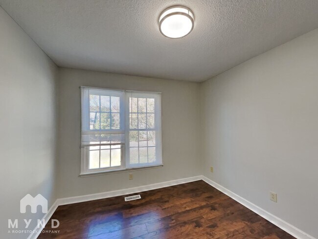 Building Photo - 1213 Shakentown St