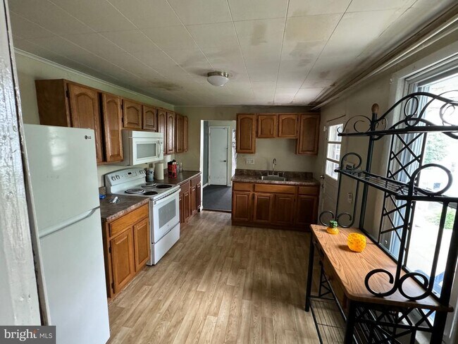 Building Photo - 237 Pierce St